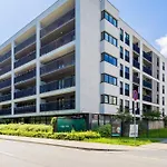 Elegant Apartment With Balcony In Warsaw Close To The Airport By Noclegi Renters