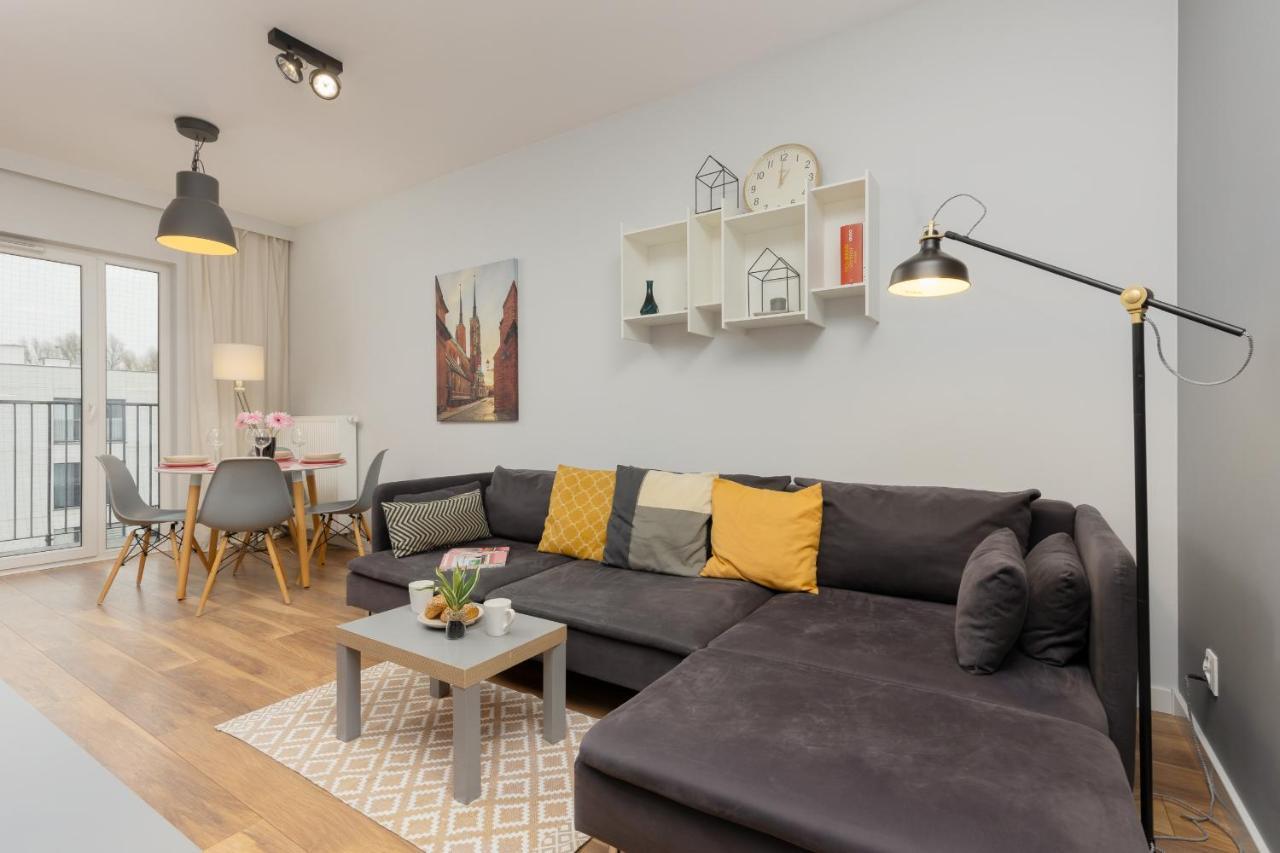 Apartament Elegant With Balcony In Close To The Airport By Renters *